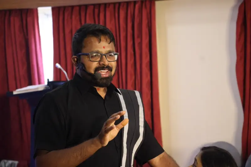Guruji speaking with mic during workshop
