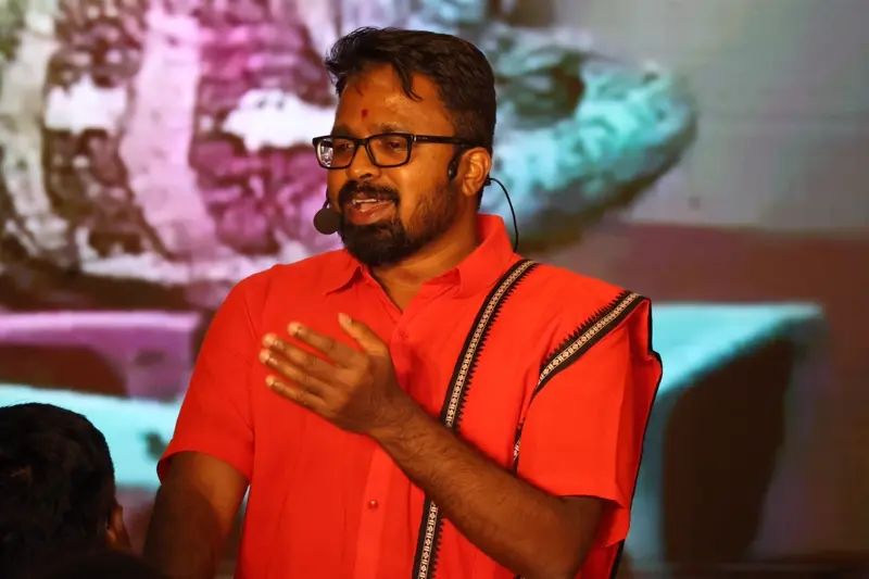 Guruji presenting during a live workshop session