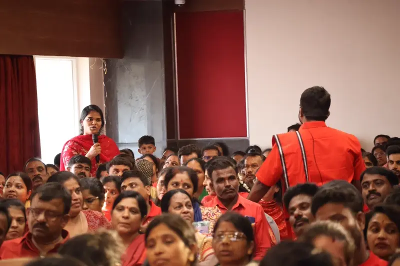 Audience member asking a question during the session